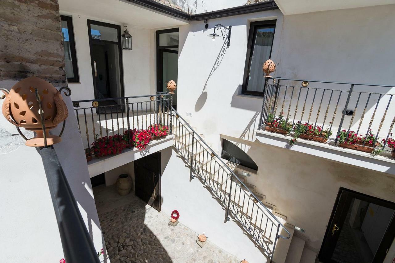 Residenza La Nivera Miglionico Luaran gambar